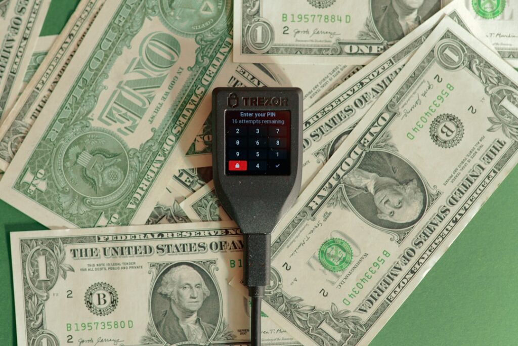 digital dollar payments illustrating stablecoins explained